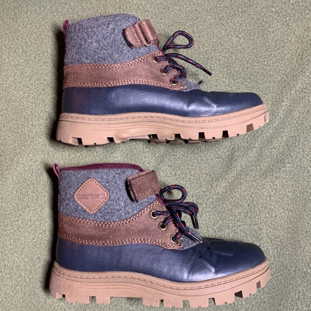 Very good condition boy’s blue and brown snow boots. Size 1 - Picture 2 of 12